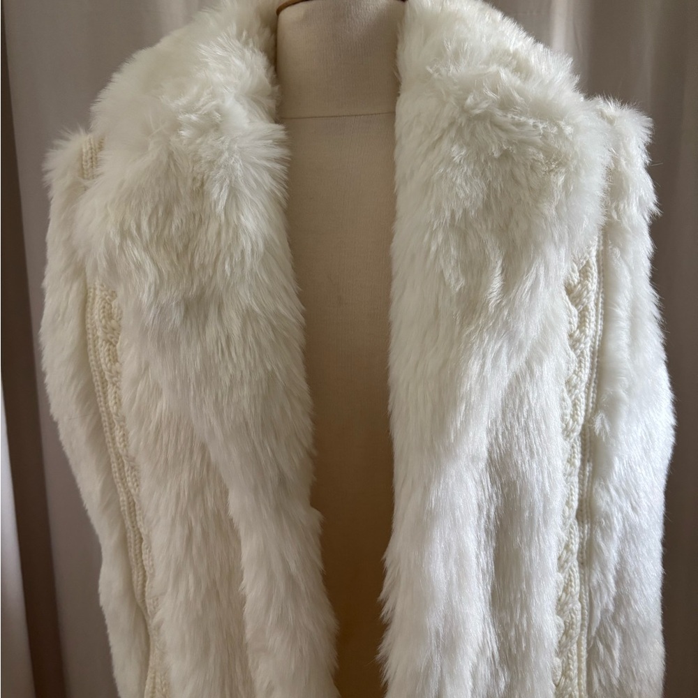 VINTAGE! Donna Saylers’ Fabulous Furs White Faux Fur Vest - Picture 2 of 6
